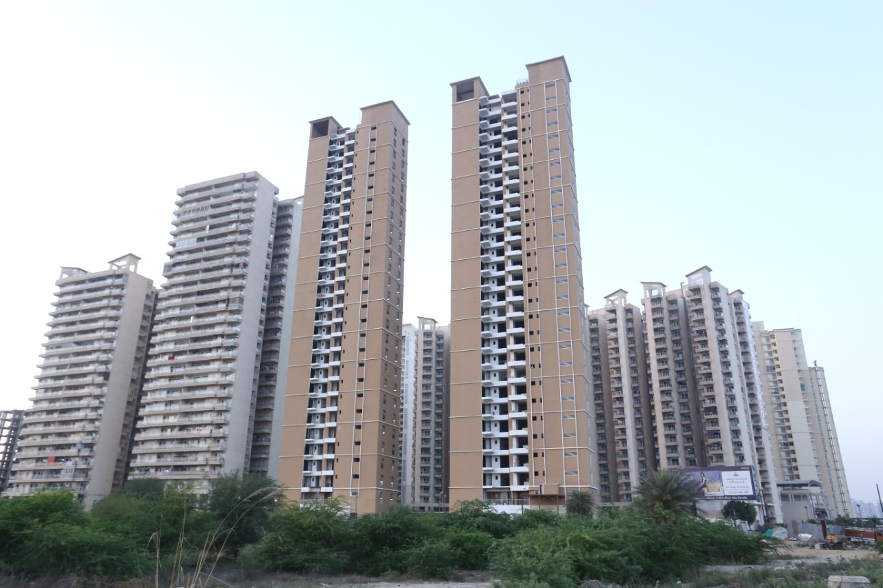 Gaur Platinum Towers Luxury Apartments Noida