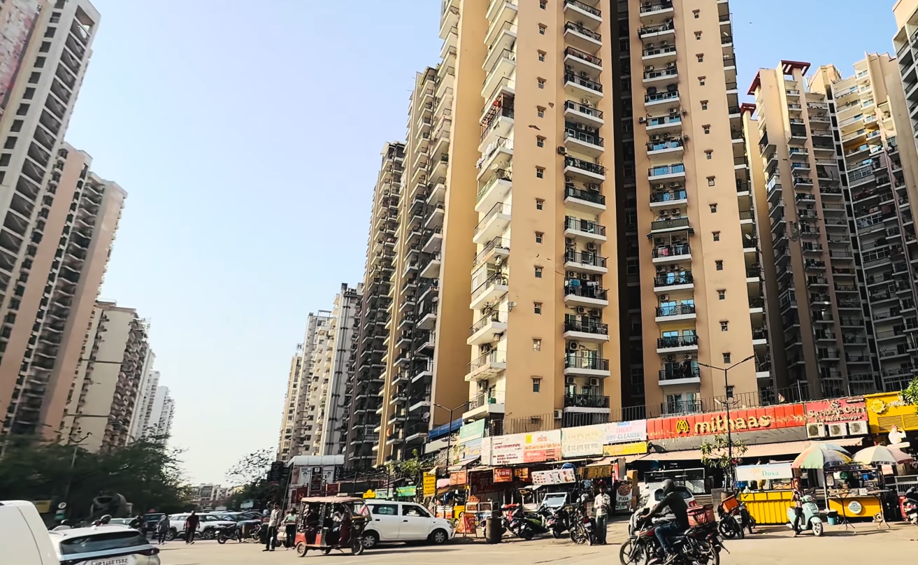 Gaur City 7th Avenue Resale Flats