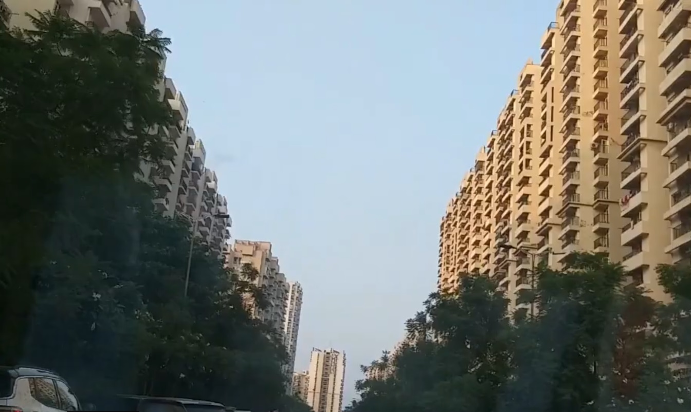 Gaur City 1st Avenue Apartments Noida Extension